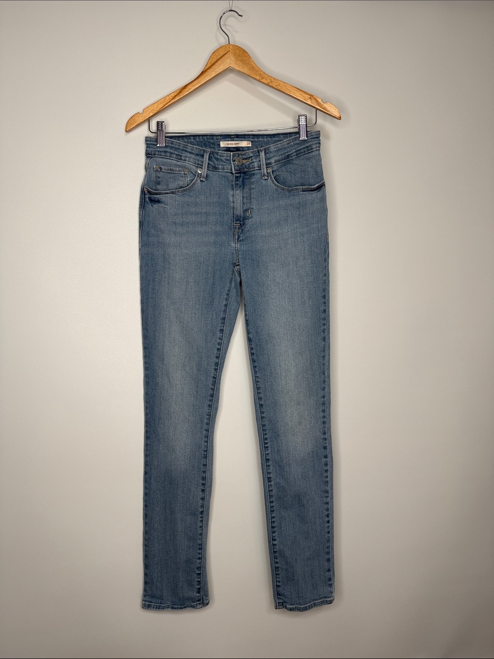Levi's Mid Rise Skinny Jeans Size 28